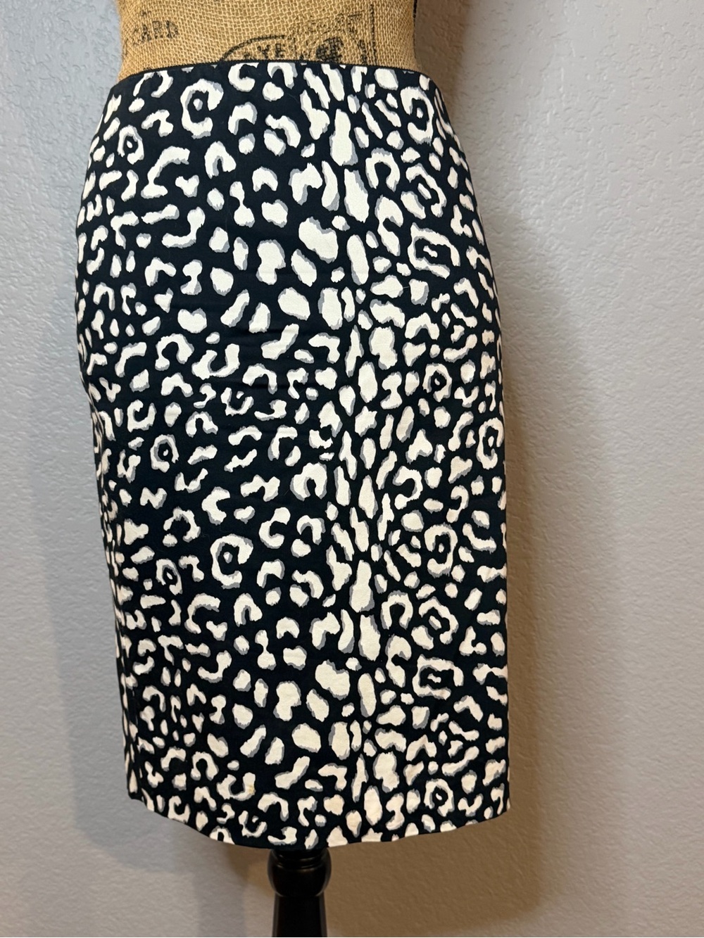 White House Black Market Black & White Leopard-Print Pencil Skirt